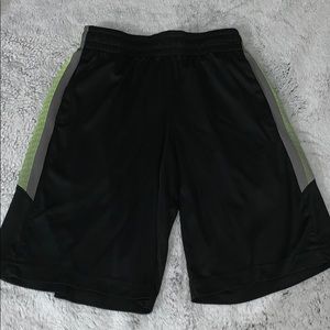 BOY BASKETBALL SHORTS ( NEW BALANCE)